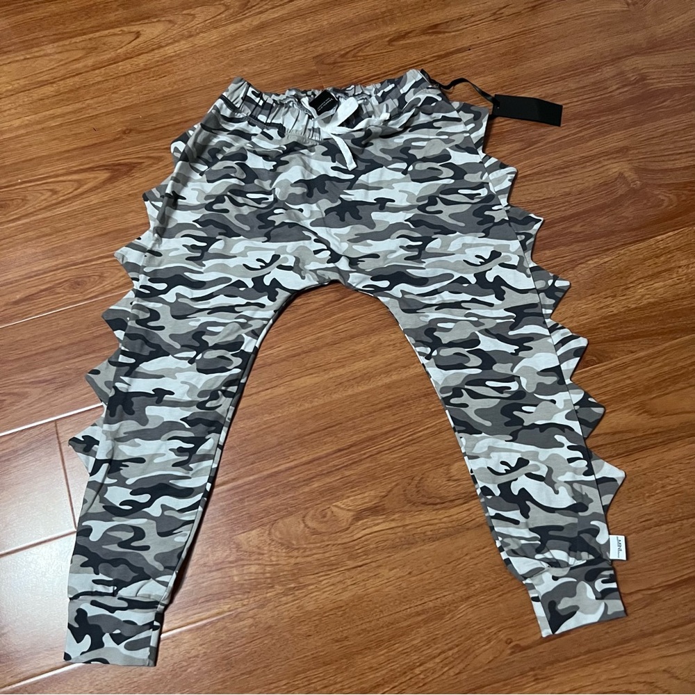 The Mini Classy All Camo Everything Dino Pants Size 8